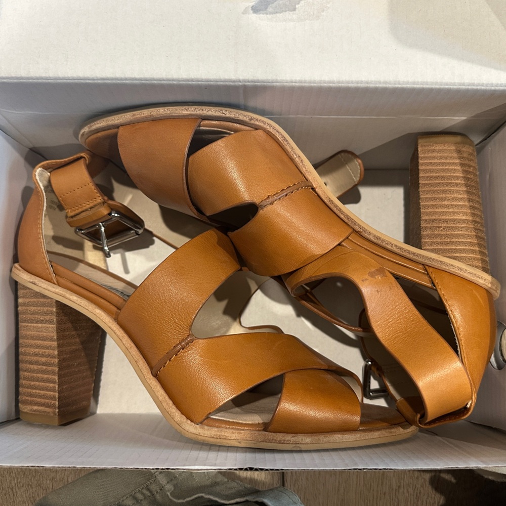 Clark’s Narrative heeled sandals Sz 7 3.5 inch heel